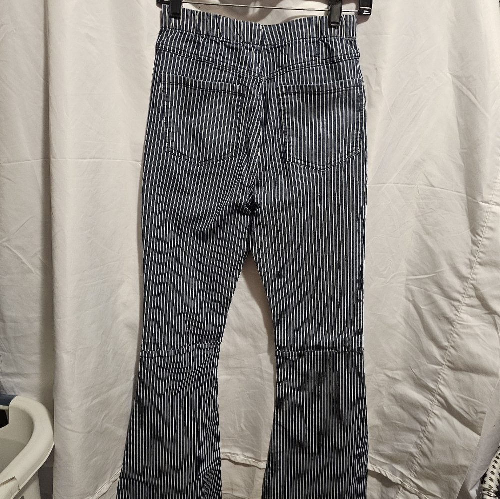 Vantage Striped Blue and White Ladys  Wide Leg bottom blue jeans. Size M Pull Up